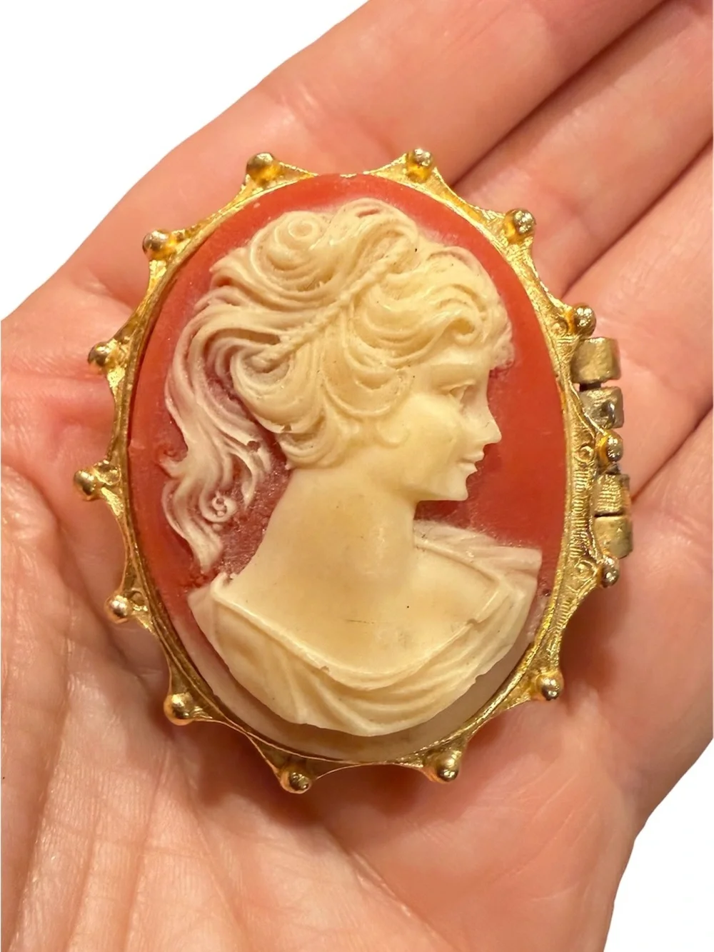 Vintage England cameo Trinket Box | Gold Tone Hinged Vanity Pill Box